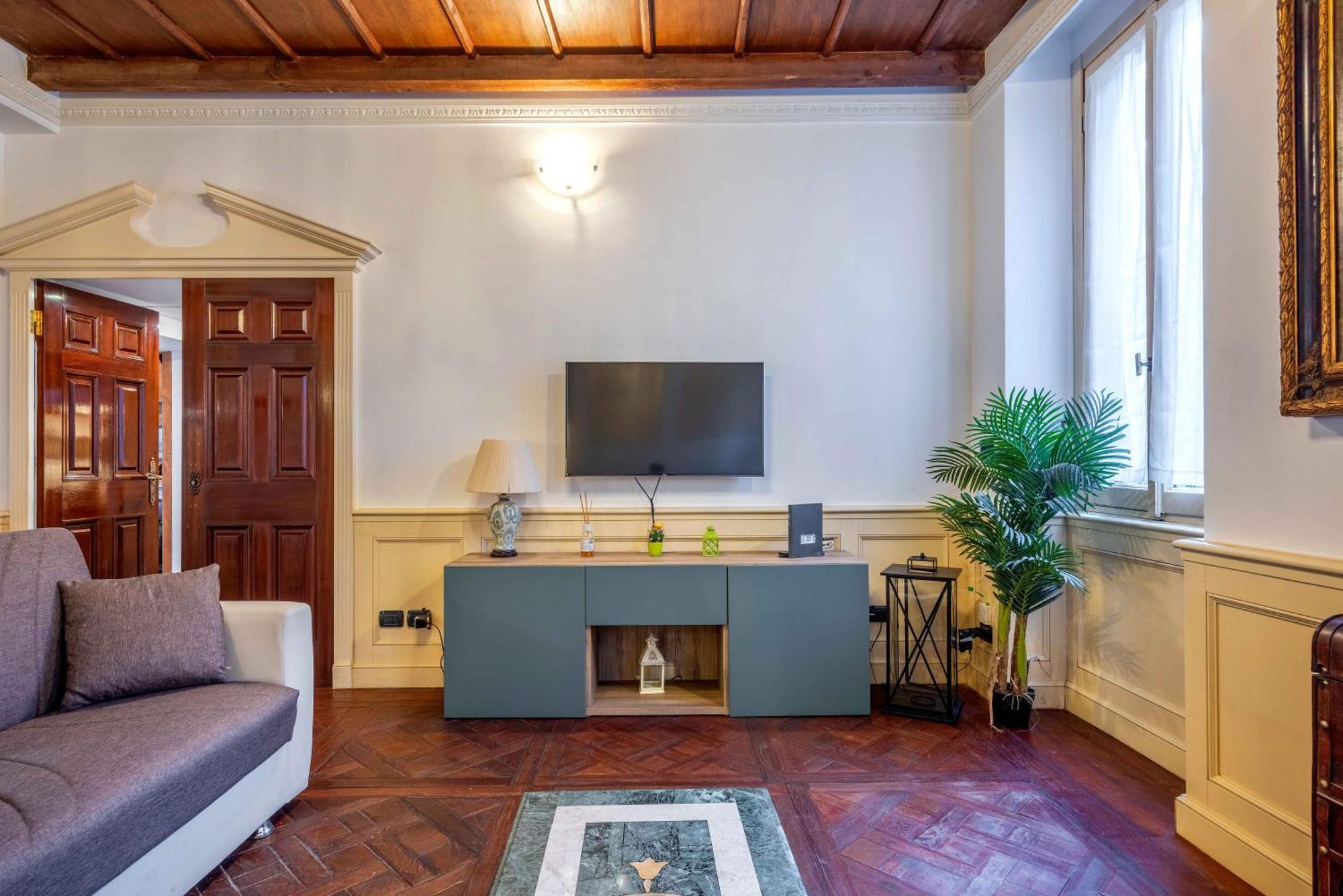 Exclusive 4 Bedrooms Near Duomo Apartment Milan