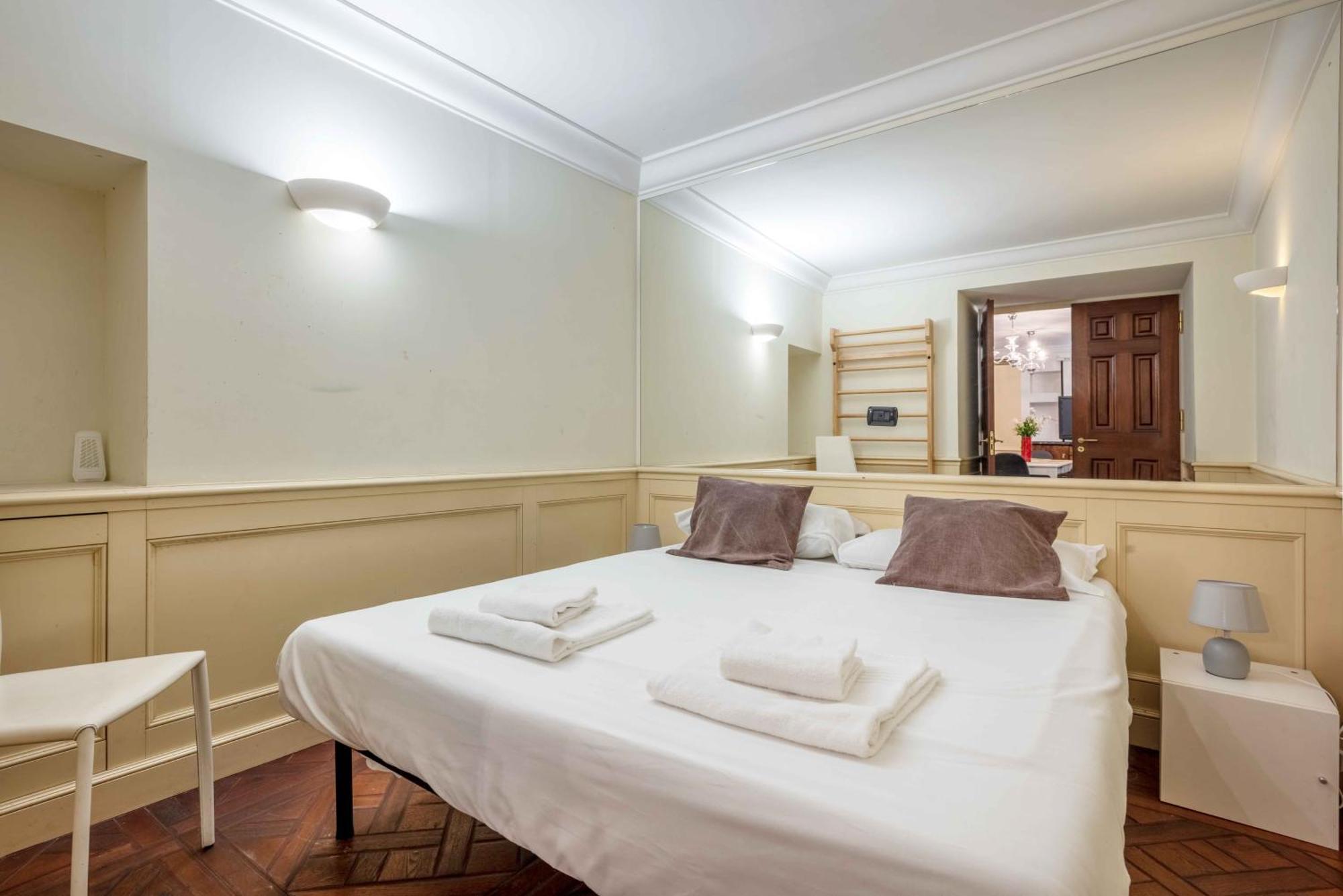 Exclusive 4 Bedrooms Near Duomo * Milan